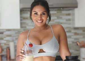 Dolly Castro - BiographON