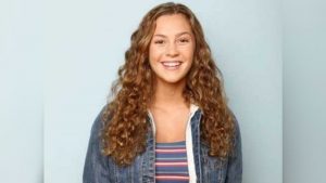 Chloe Lang - BiographON